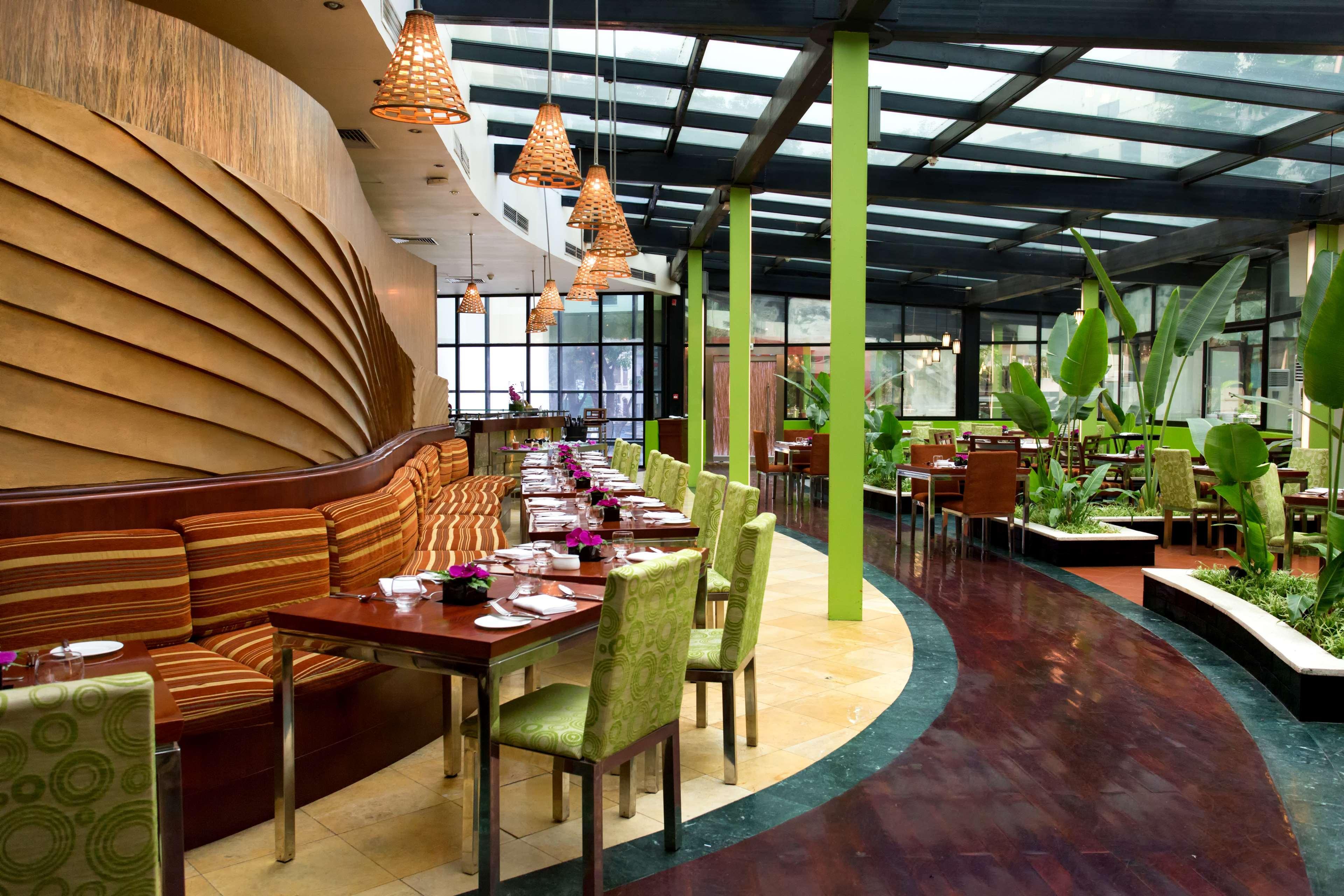 Hilton Hanoi Opera Exterior foto