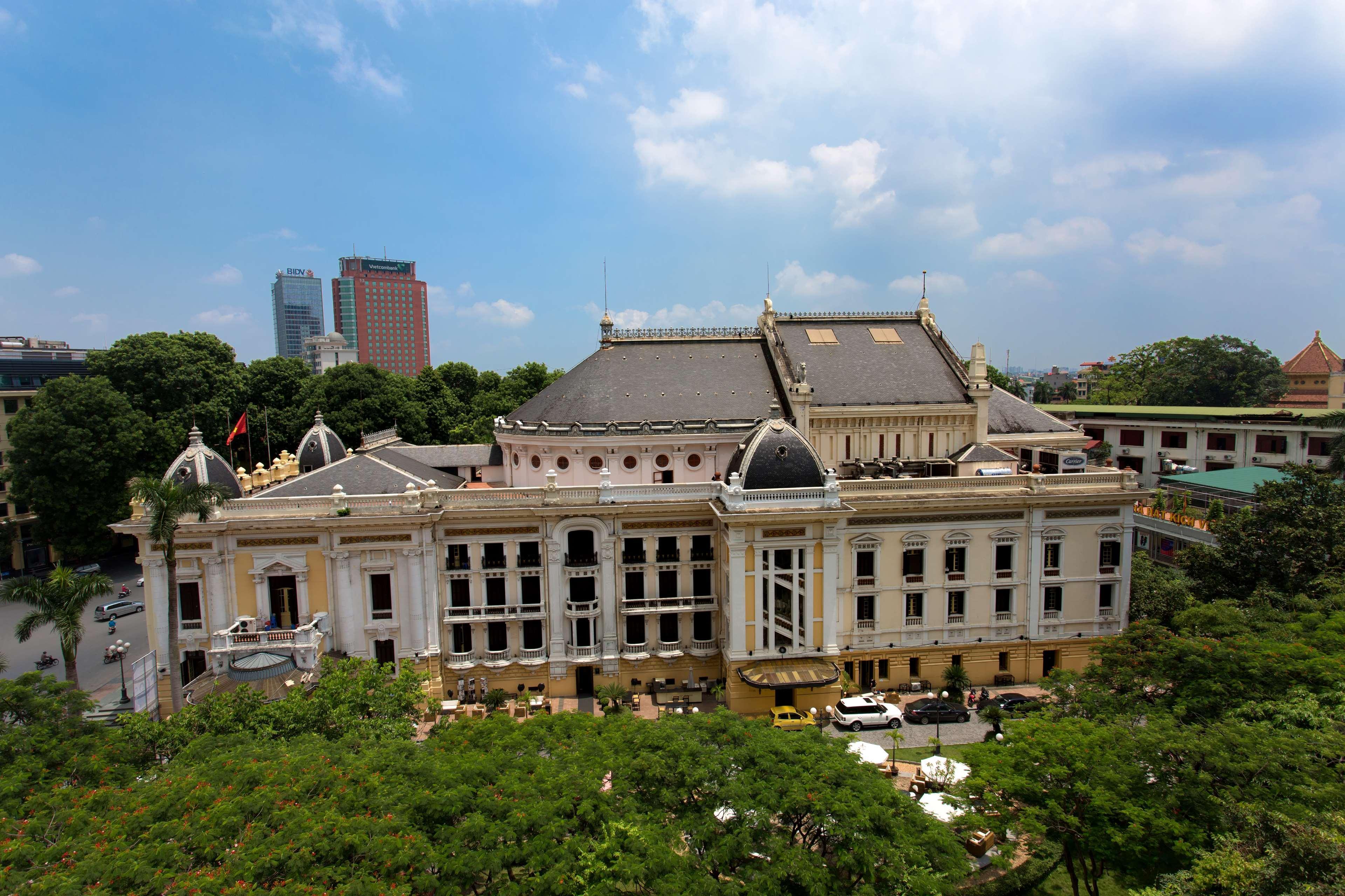 Hilton Hanoi Opera Exterior foto