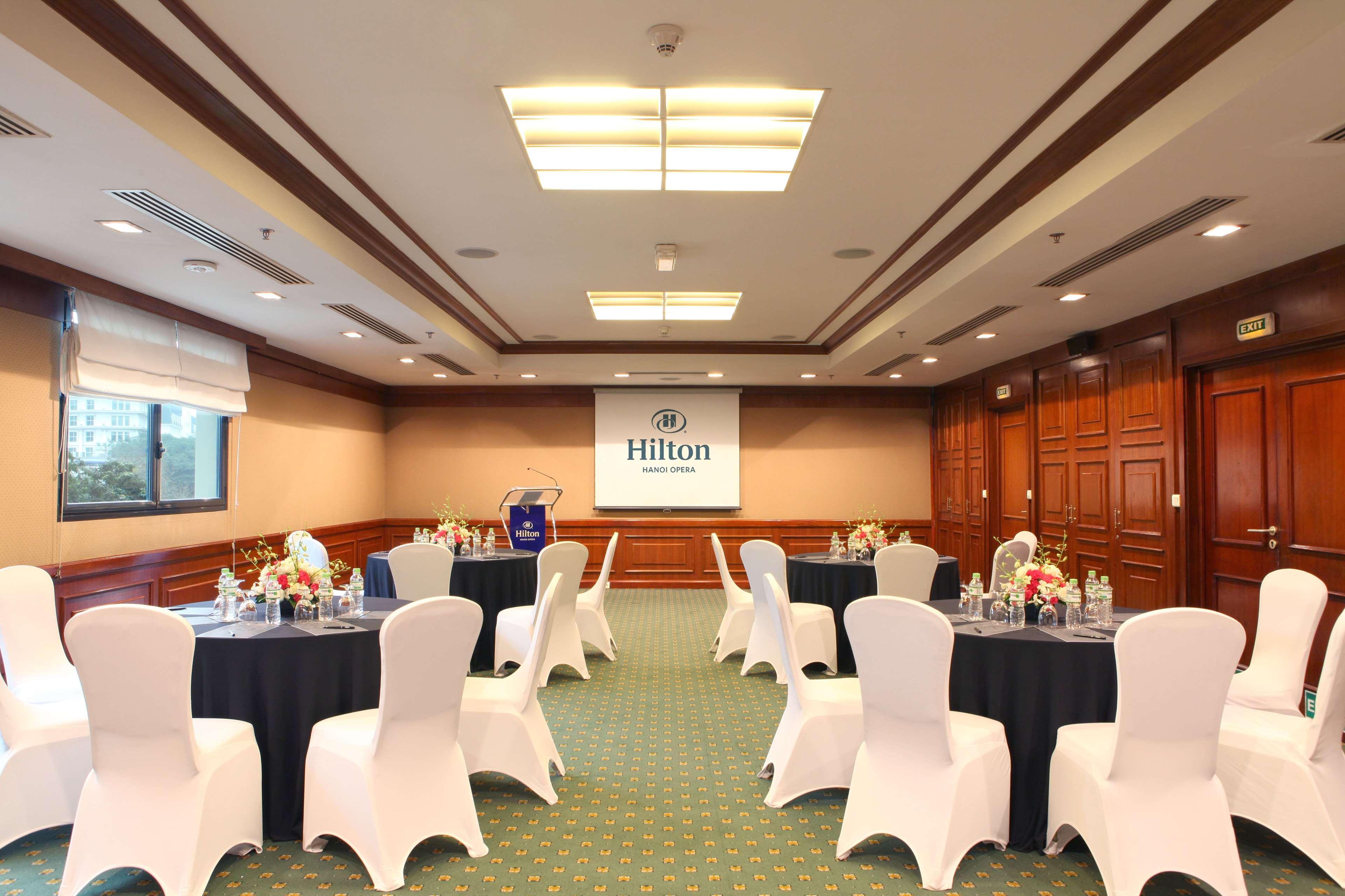 Hilton Hanoi Opera Exterior foto