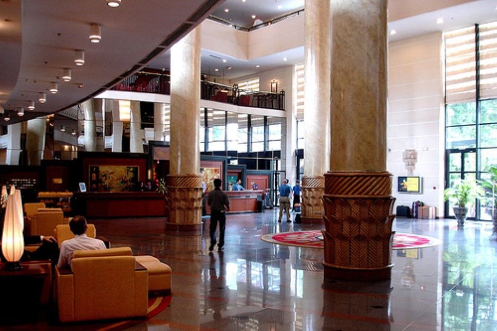 Hilton Hanoi Opera Exterior foto